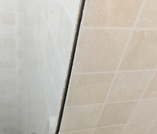 东城瓷砖空鼓维修公司分享阳台瓷砖脱落的修复过程可以分为以下几个步骤